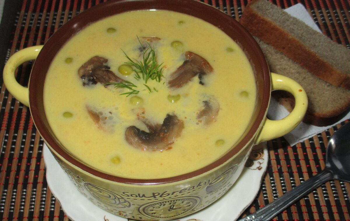 Суп-пюре с шампиньонами: легкий и уютный рецепт для осеннего вечера