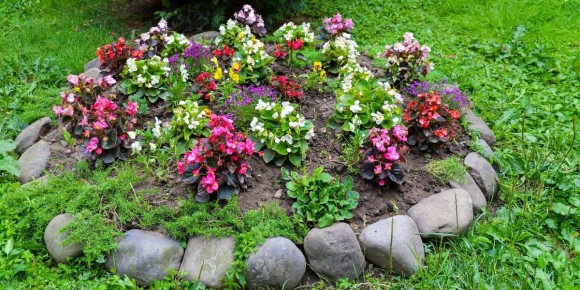 уникальные клумбы из подручных материалов: идеи для вашего сада