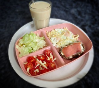 Как семья держится за ужин на одной плите и простые блюда помогают в тревоге