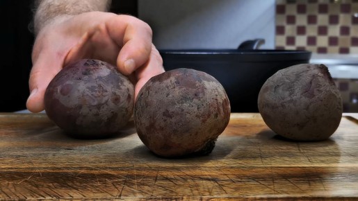 Простая и вкусная закуска из свеклы, которую обожает вся семья