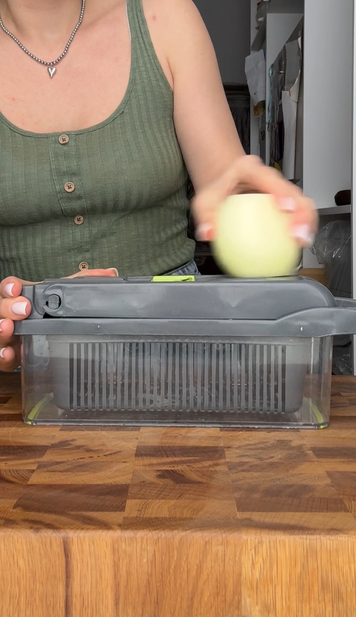 Необычный закусочный рулет: сочетание вкусов, о которых вы не догадывались