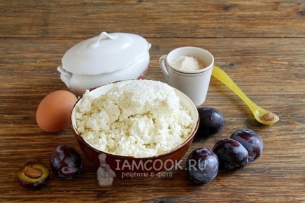 Нежные сырники без муки: новый вкус с добавлением сливы и корицы