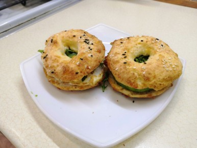 Нежные бейглы из творожного теста: быстрая и вкусная идея на завтрак