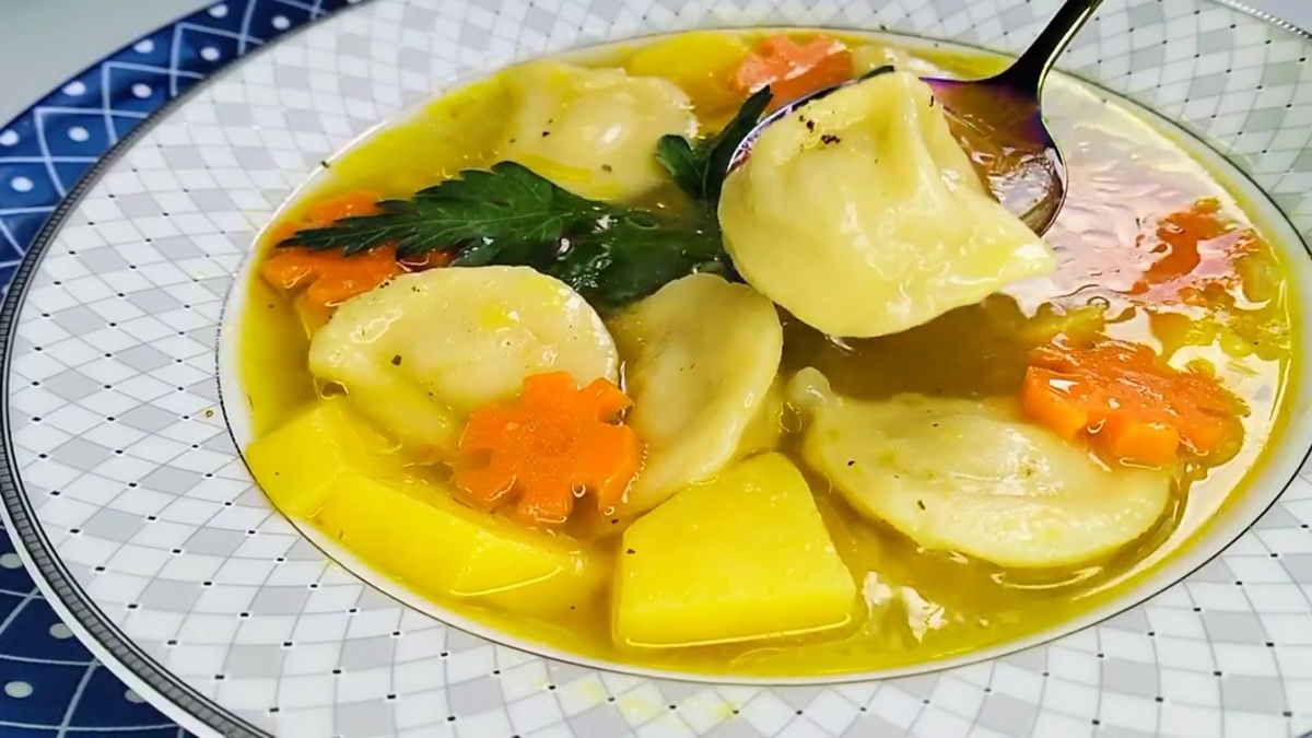 Ностальгия вкуса: как приготовить суп «Фантазия» с пельменями