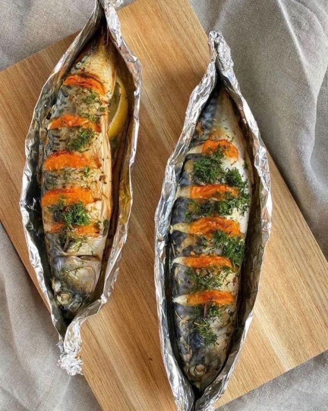 Нежная скумбрия, запеченная в духовке