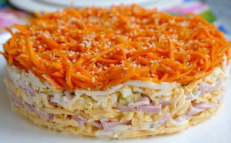 Легкий и быстрый салат, который спасет любое застолье