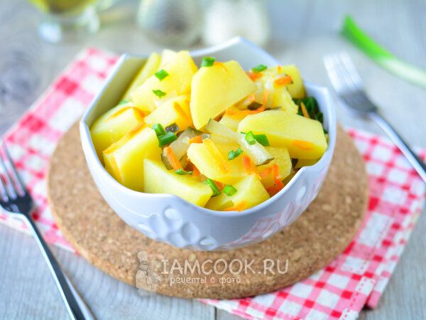 Варим картошку с солеными огурцами: необычный гарнир к столу