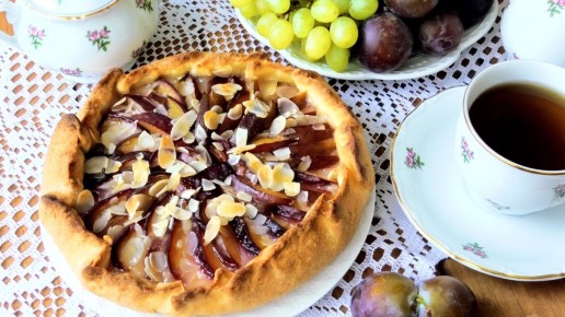 Нежная галета со сливами: простой и вкусный десерт на любой случай