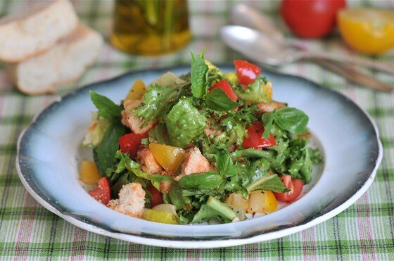 Итальянская классика: как приготовить салат «Панцанелла» в домашних условиях