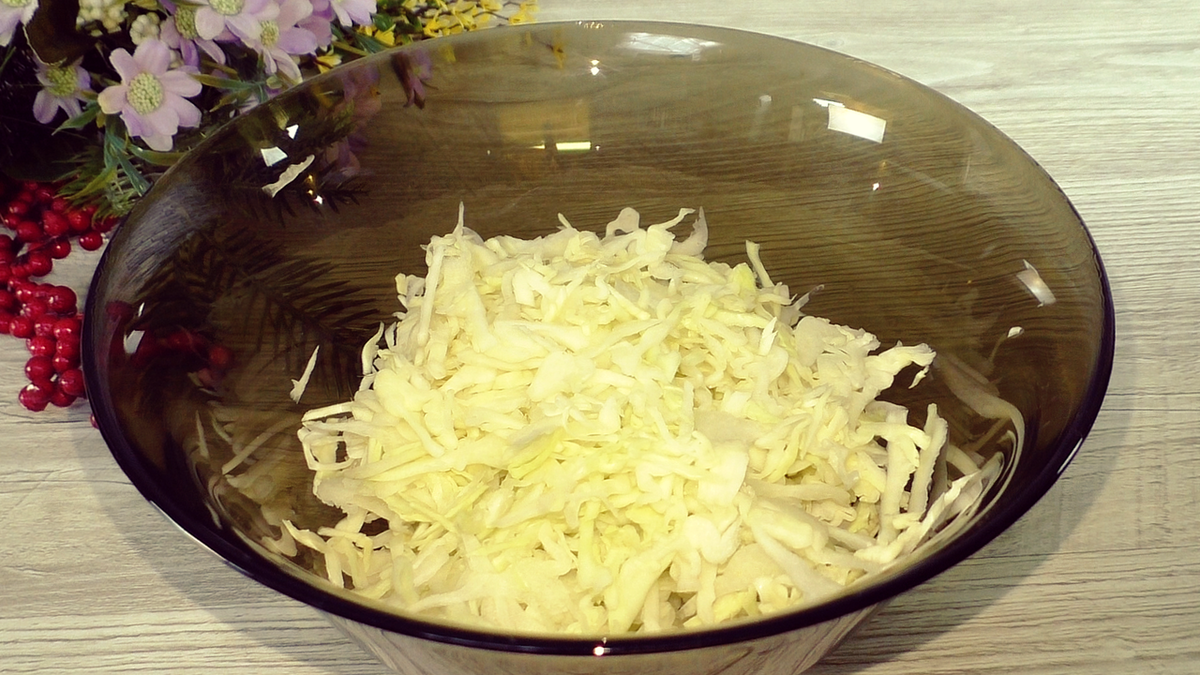 Необычная капустная запеканка на сковороде: быстрый и вкусный рецепт