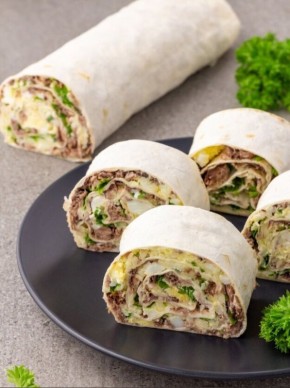 Невероятный рулет из лаваша с тунцом, яйцом и сыром для любого повода