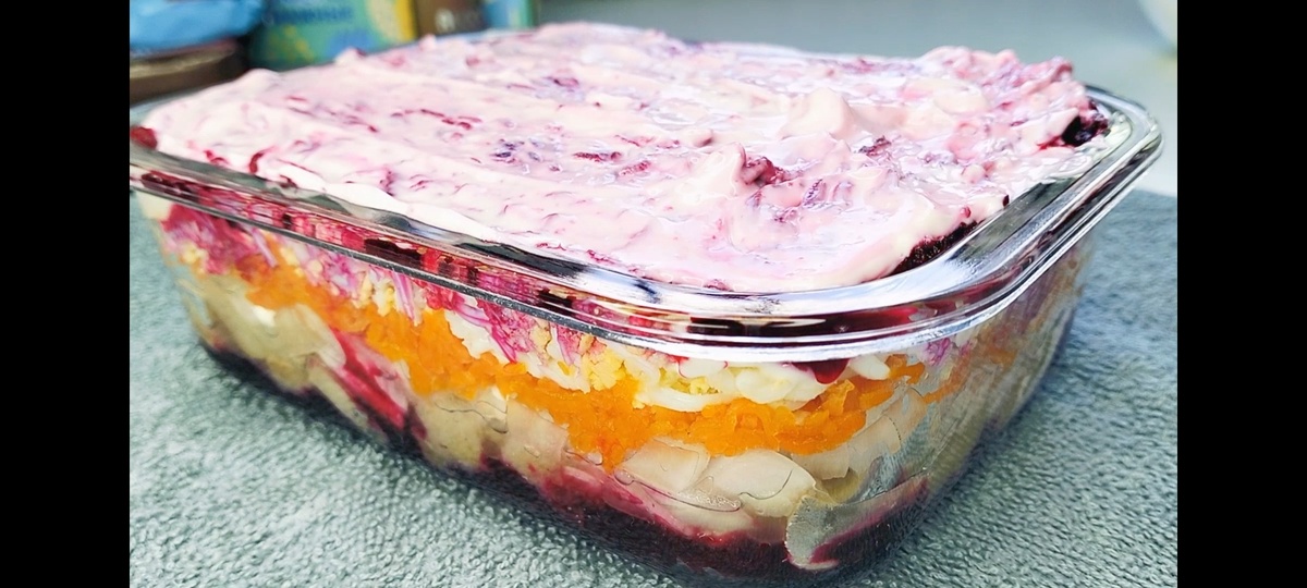 Как оригинально изменить классическую селедку под шубой