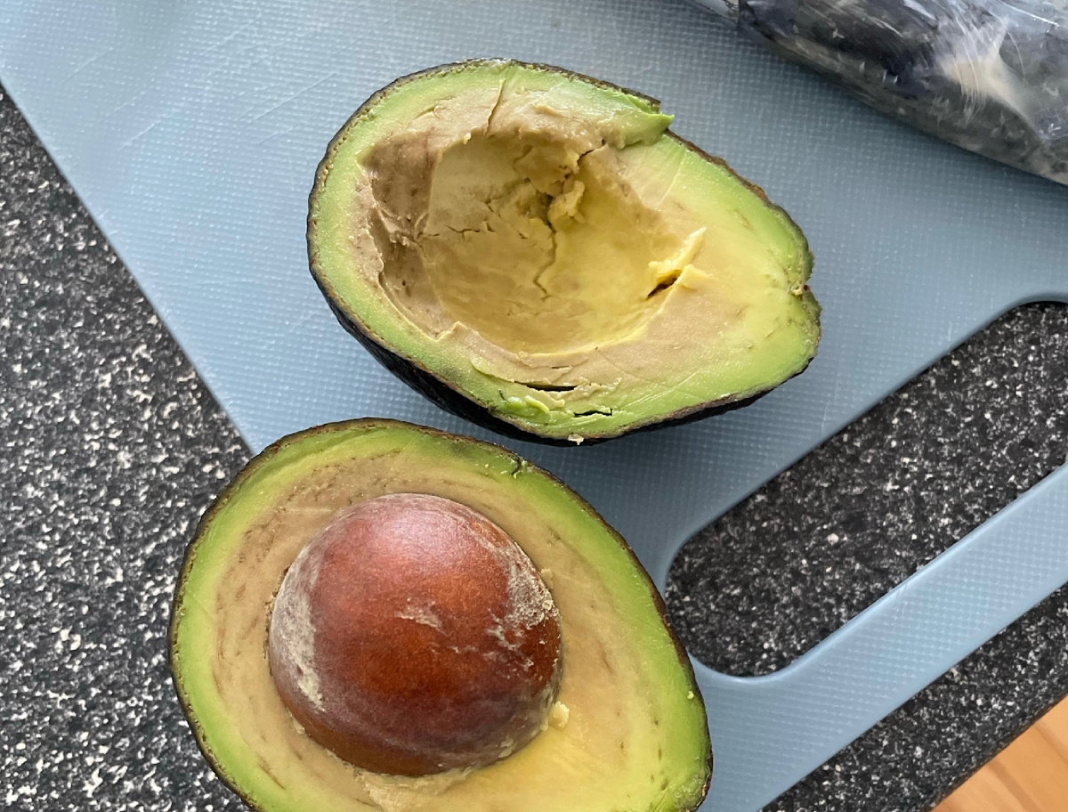 Как сохранить красоту авокадо: секреты от потемнения