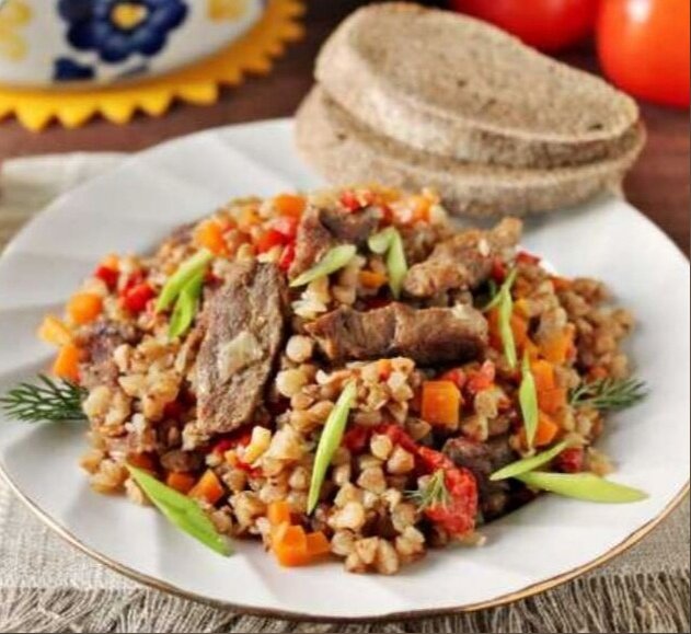 Необычное сочетание: гречка с мясом в духовке