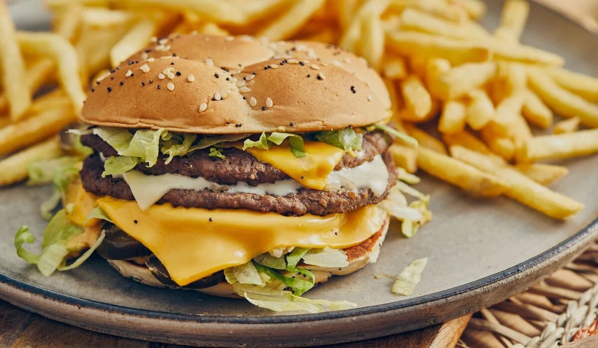 Великобритания вводит запрет на рекламу фастфуда для детей