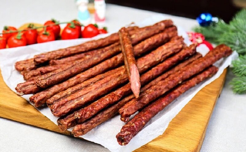 Как легко приготовить домашние закусочные колбаски