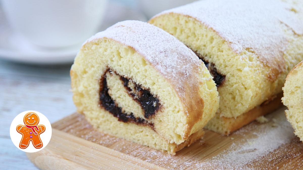 Пухлый рулет на сметане: быстро и легко