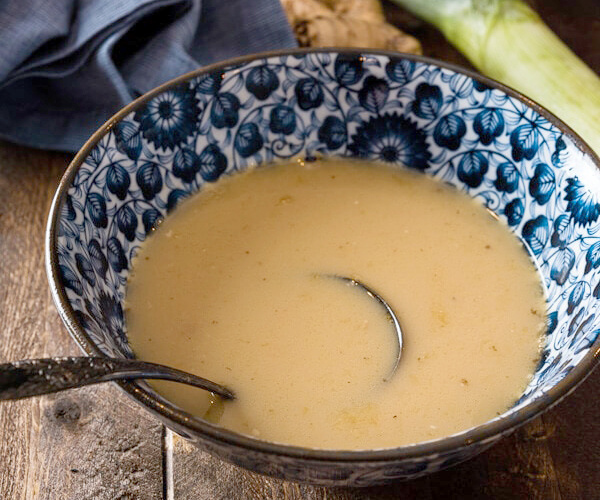 Как создать насыщенный китайский куриный бульон из остатков костей