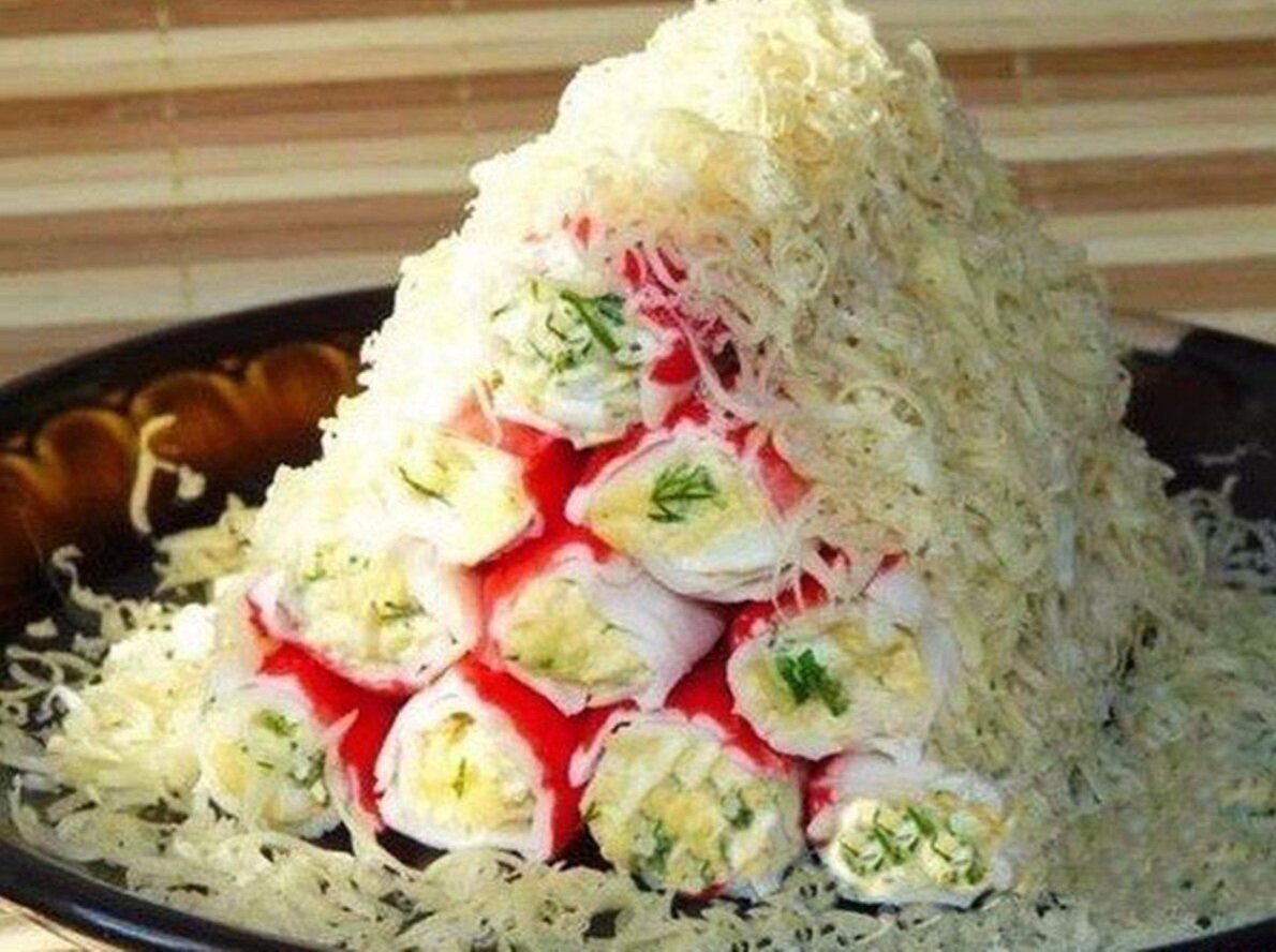 Новый взгляд на классический салат с крабовыми палочками
