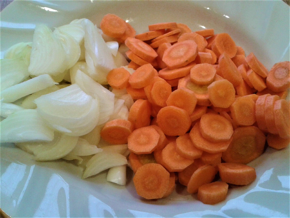 Уютный осенний рецепт: куриная печень с тыквой и овощами