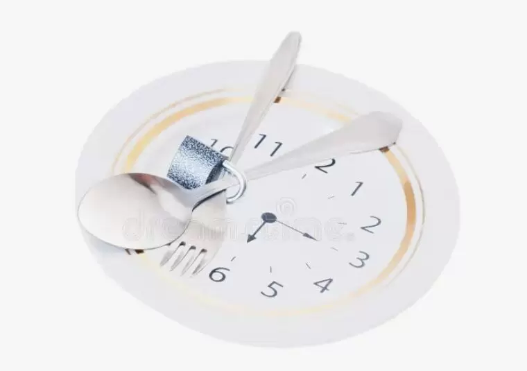 Насколько вечерний прием пищи влияет на вес и как выбрать полезный ужин