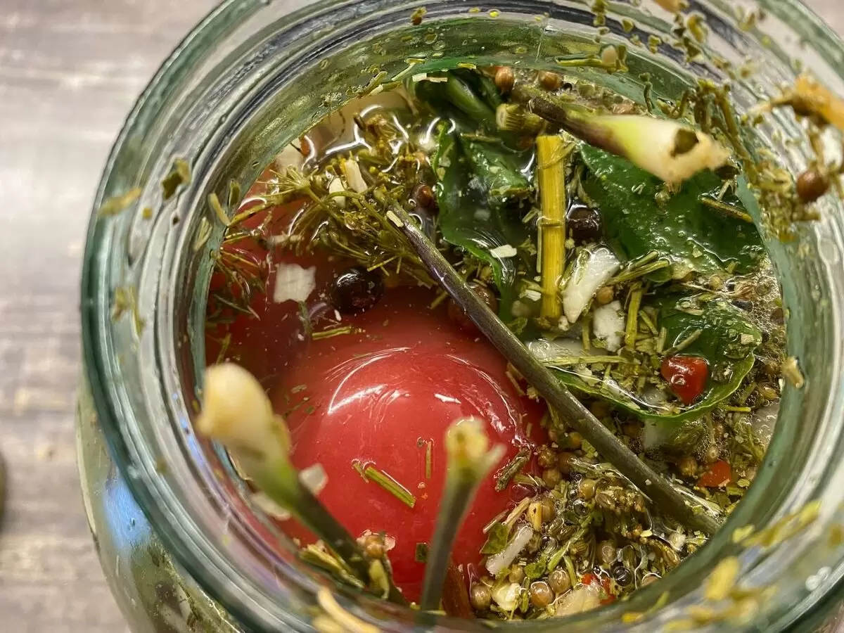 Квашеные помидоры на зиму: секреты идеальной закуски