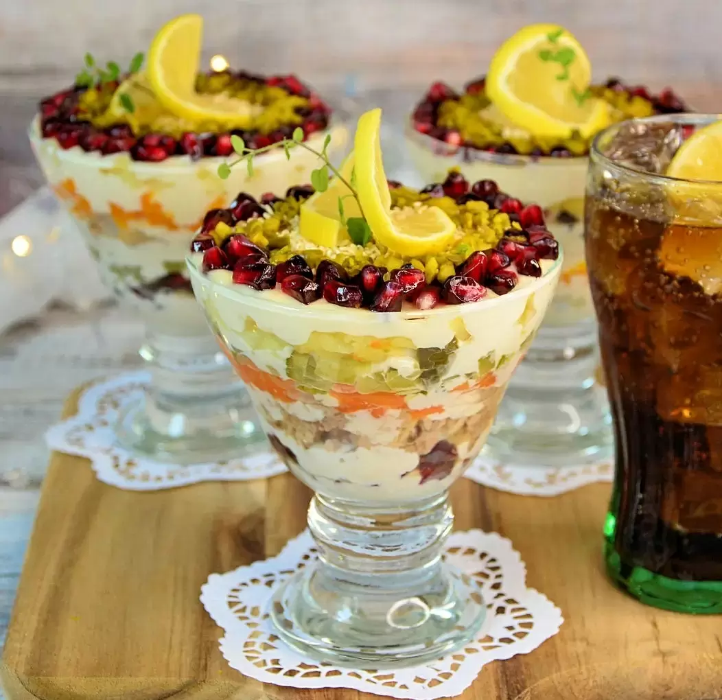 Уютные салаты под Новый год: простые решения для праздничного стола