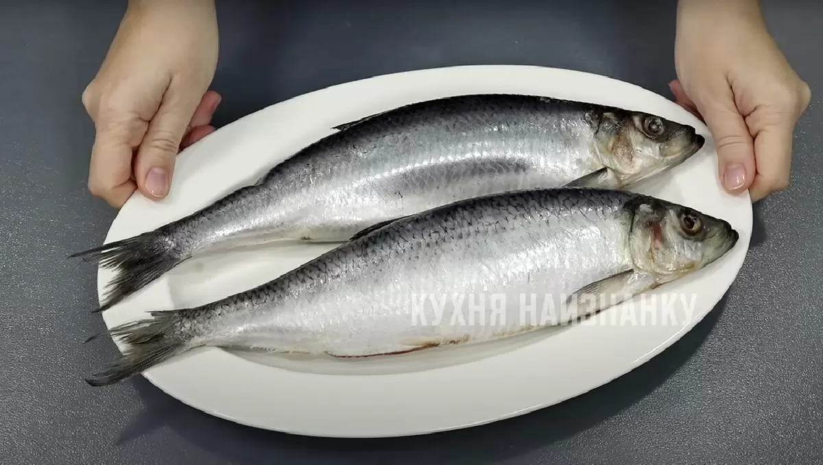 Ловите момент: простой и вкусный способ засолки селедки перед праздниками