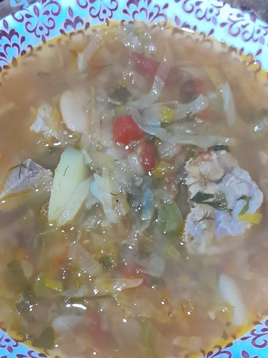 Секреты борща: как свиная рулька придаёт блюду неповторимый вкус