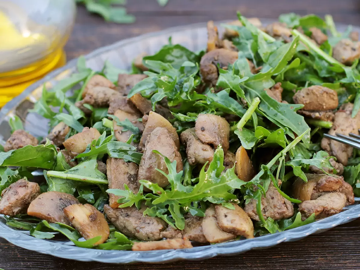 Легкий и вкусный салат: как уменьшить порцию зелени и сохранить наслаждение от еды