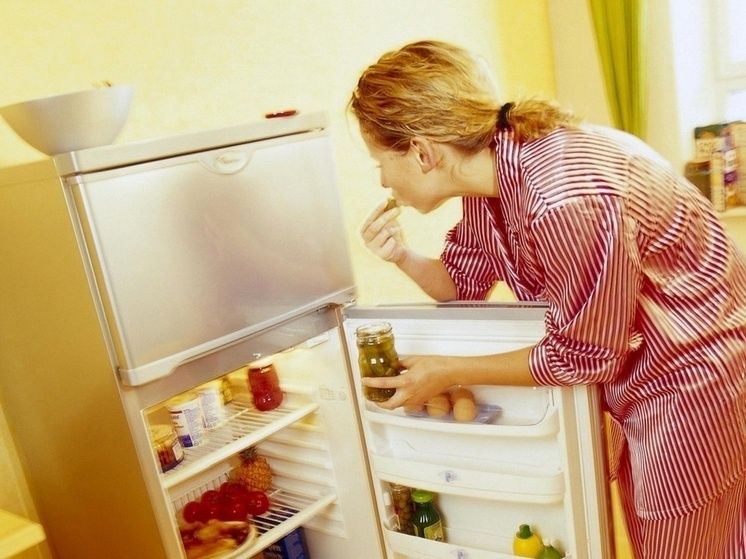 Ночные перекусы: угроза кариеса и воспалений по мнению эксперта