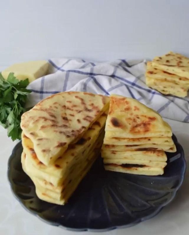 Вкусные сырные лепешки на кефире: простой рецепт