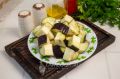 Нежный салат с хрустящими баклажанами и сливочным сыром